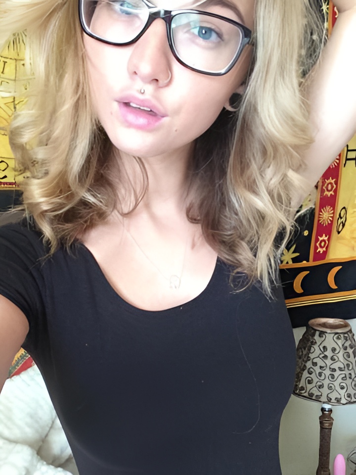 Ася привлекательная девушка из Ашитково цена от 3000 руб